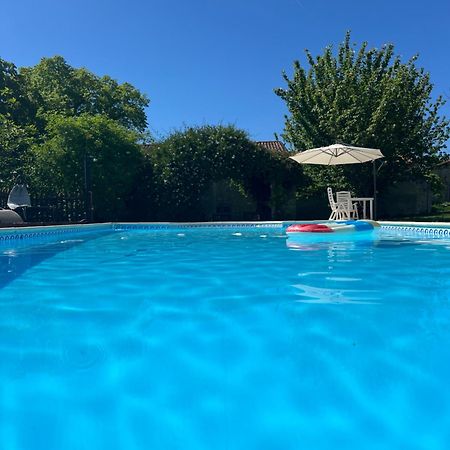 Entire Apartment With Swimming Pool Near Aubeterre Saint-Romain  Eksteriør bilde