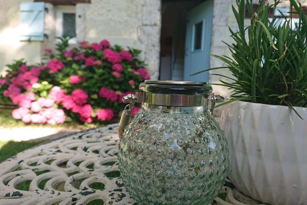 Entire Apartment With Swimming Pool Near Aubeterre Saint-Romain  Eksteriør bilde