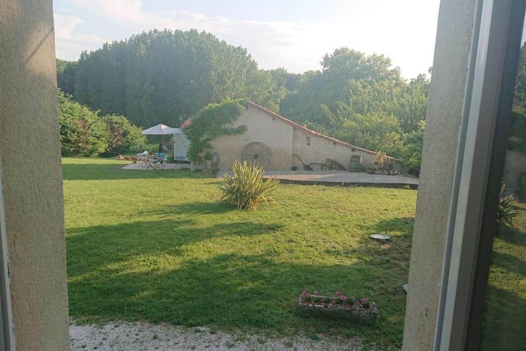 Entire Apartment With Swimming Pool Near Aubeterre Saint-Romain  Eksteriør bilde