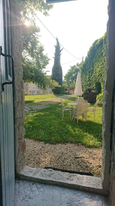 Entire Apartment With Swimming Pool Near Aubeterre Saint-Romain  Eksteriør bilde