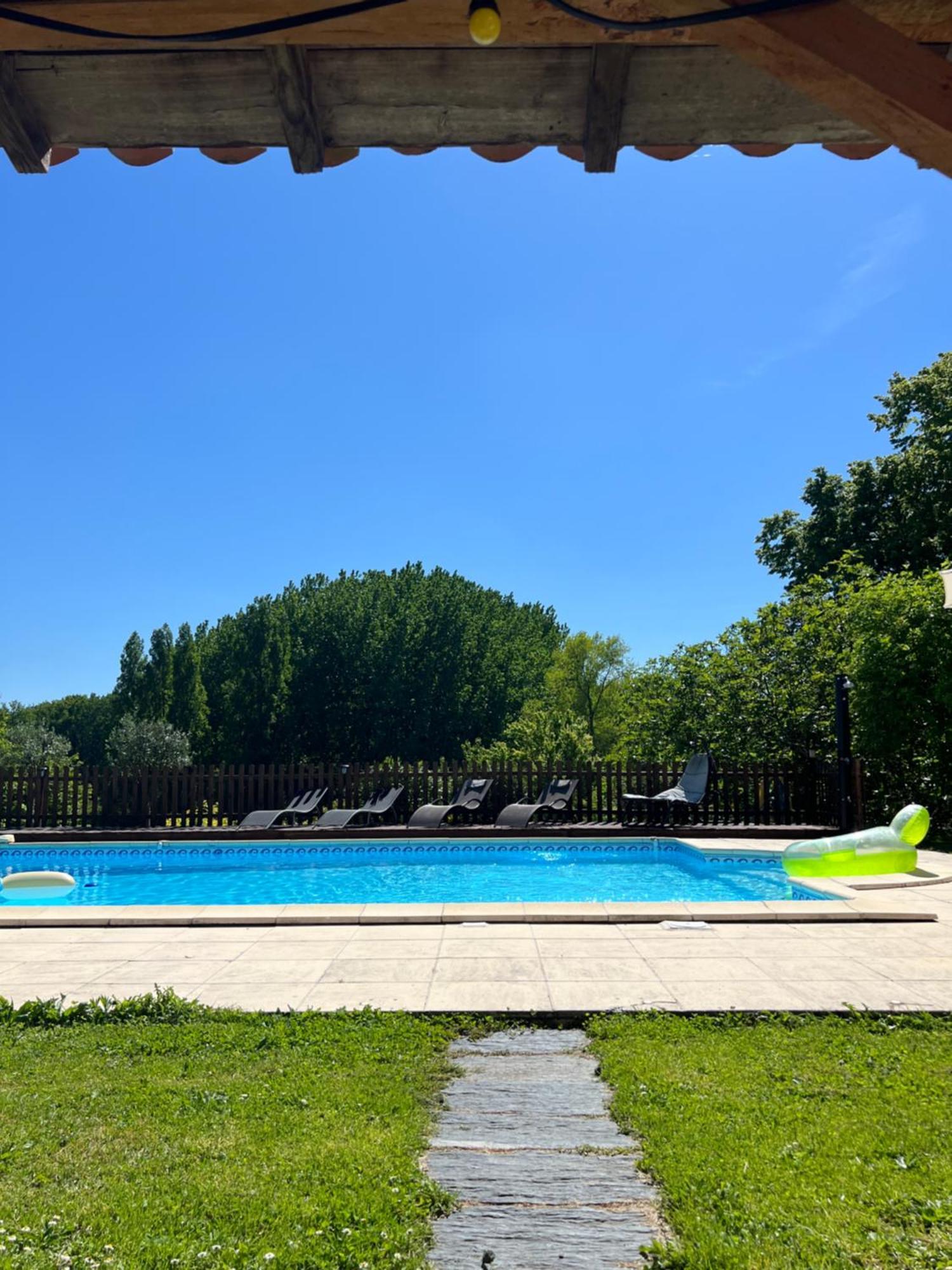 Entire Apartment With Swimming Pool Near Aubeterre Saint-Romain  Eksteriør bilde