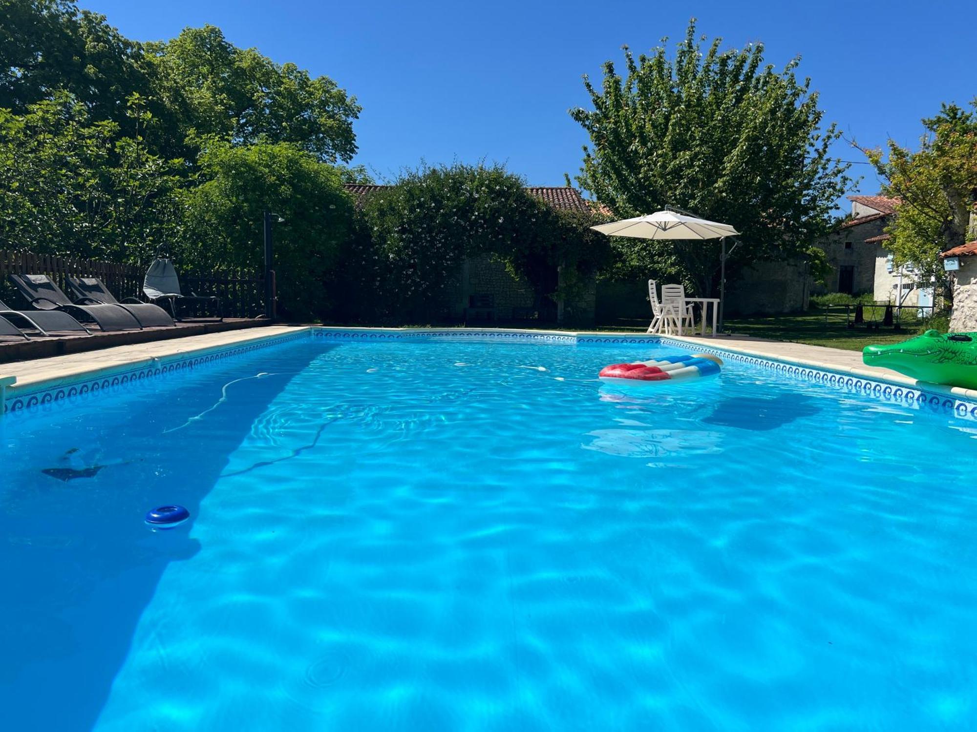 Entire Apartment With Swimming Pool Near Aubeterre Saint-Romain  Eksteriør bilde