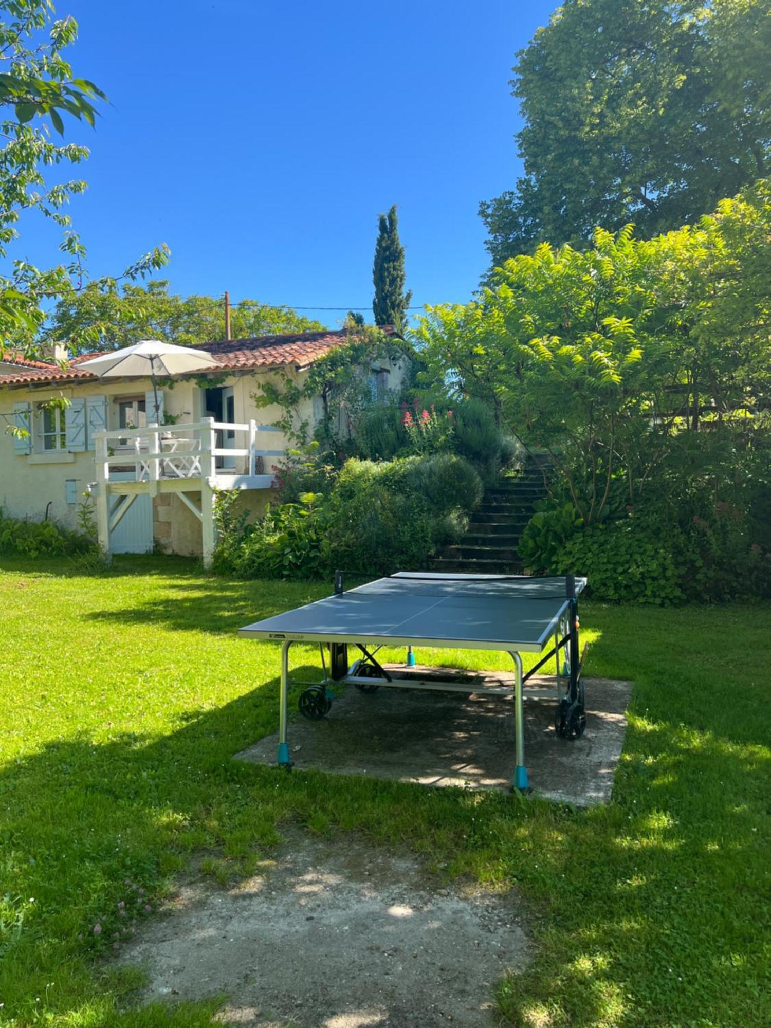 Entire Apartment With Swimming Pool Near Aubeterre Saint-Romain  Eksteriør bilde