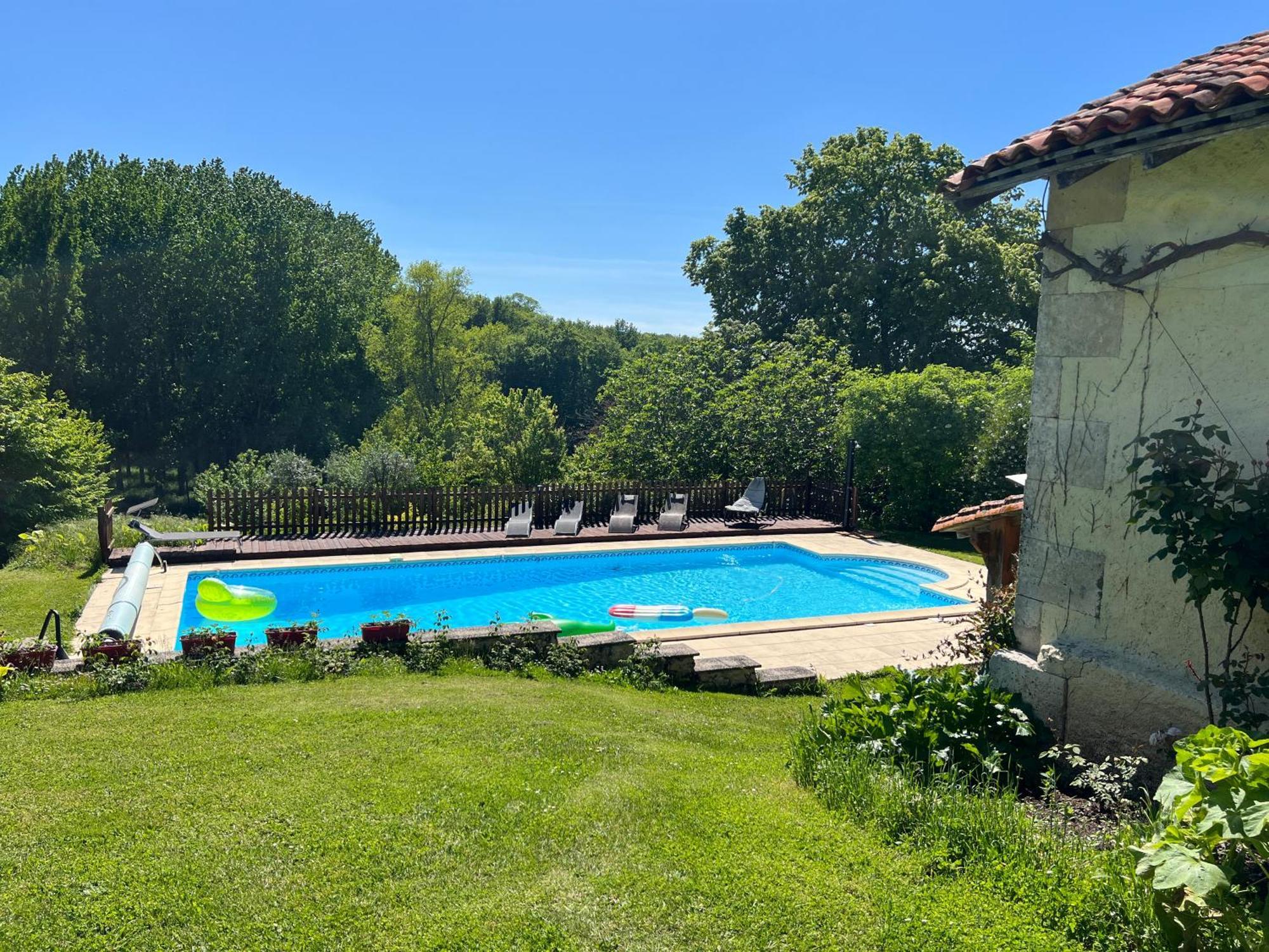 Entire Apartment With Swimming Pool Near Aubeterre Saint-Romain  Eksteriør bilde