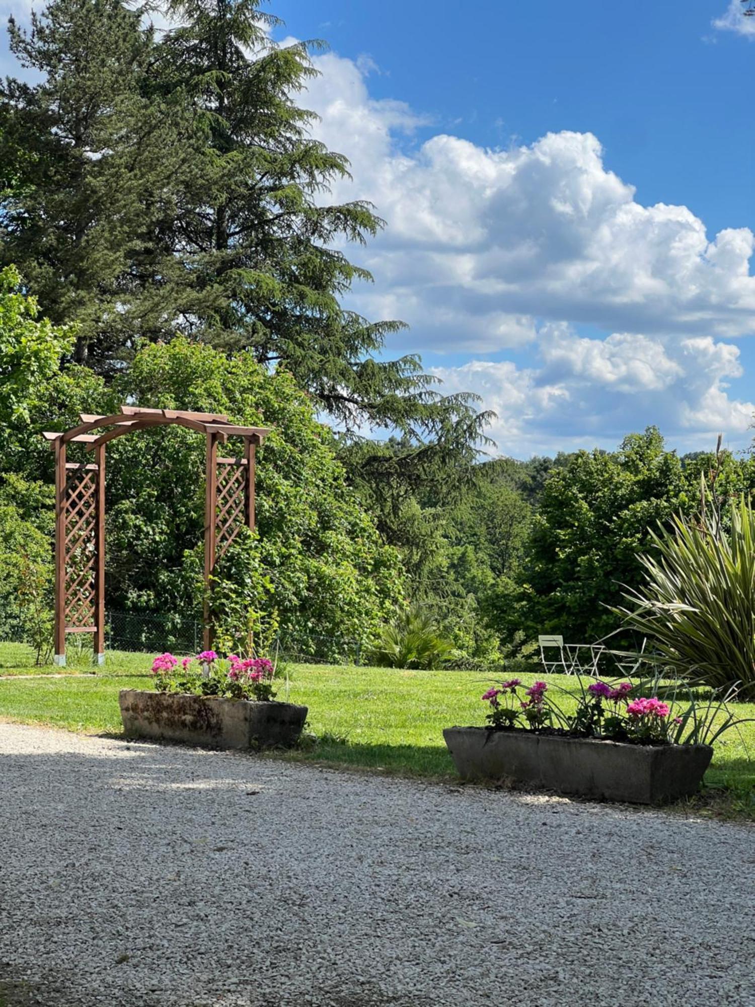 Entire Apartment With Swimming Pool Near Aubeterre Saint-Romain  Eksteriør bilde