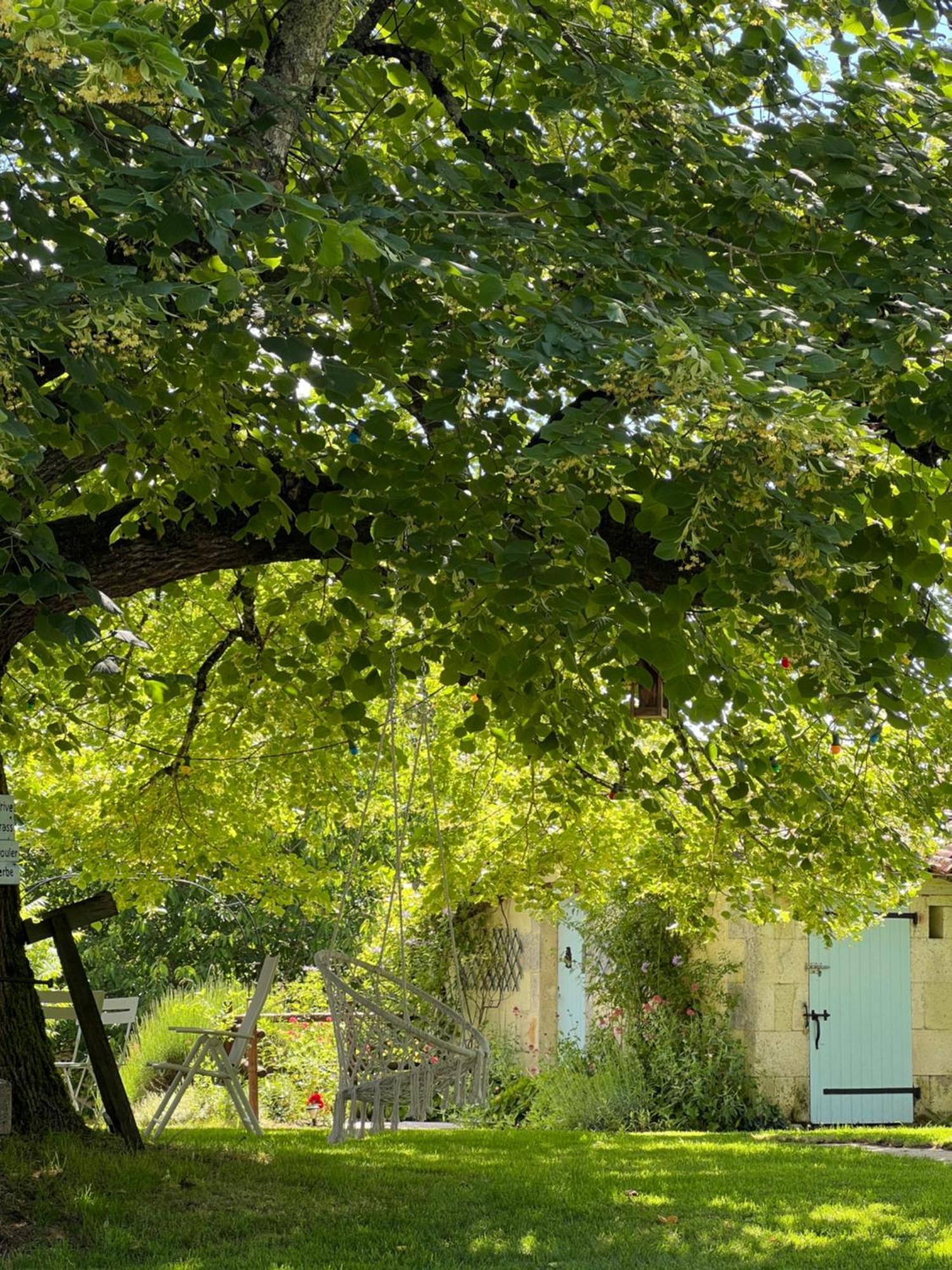 Entire Apartment With Swimming Pool Near Aubeterre Saint-Romain  Eksteriør bilde