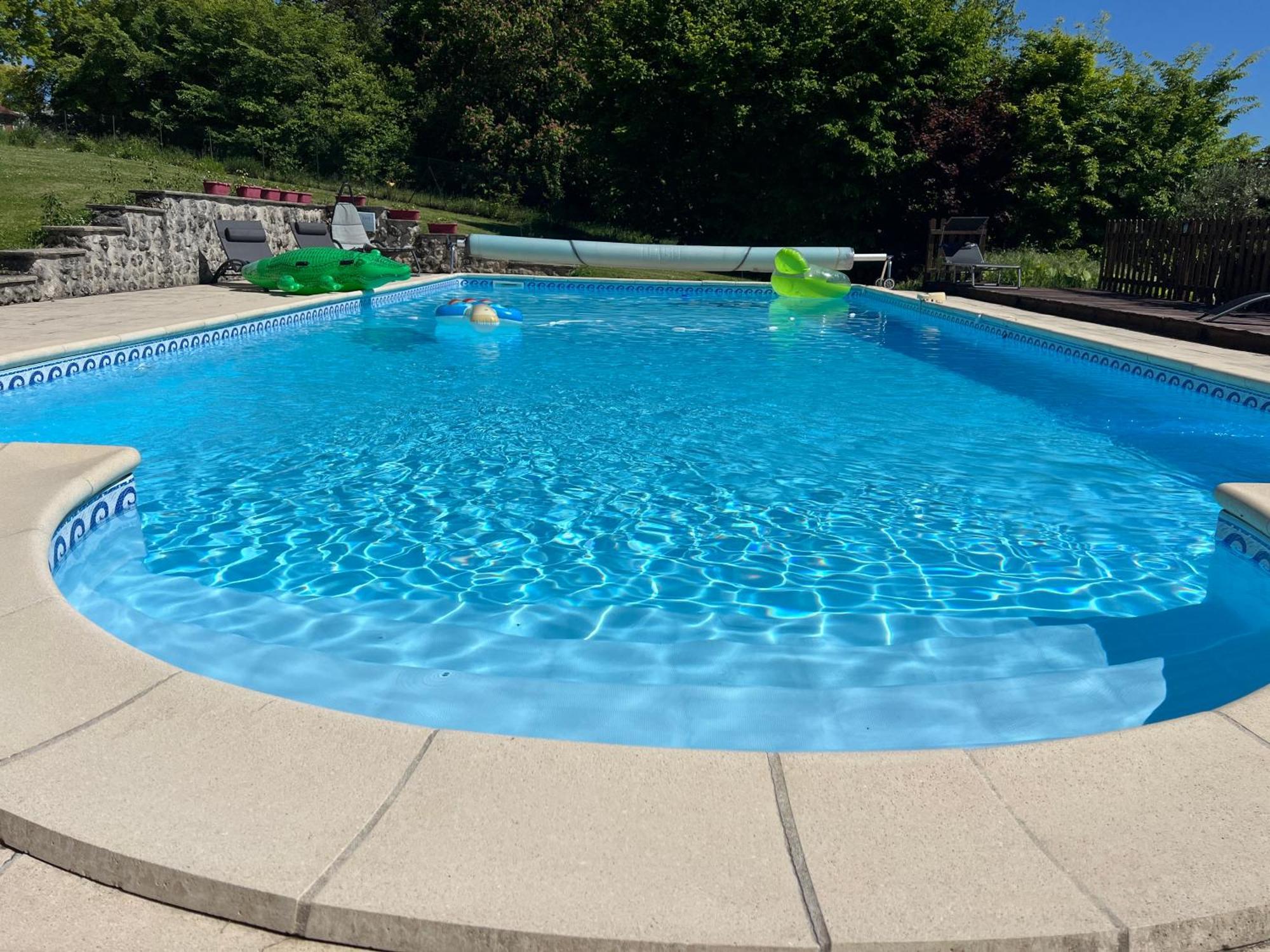 Entire Apartment With Swimming Pool Near Aubeterre Saint-Romain  Eksteriør bilde